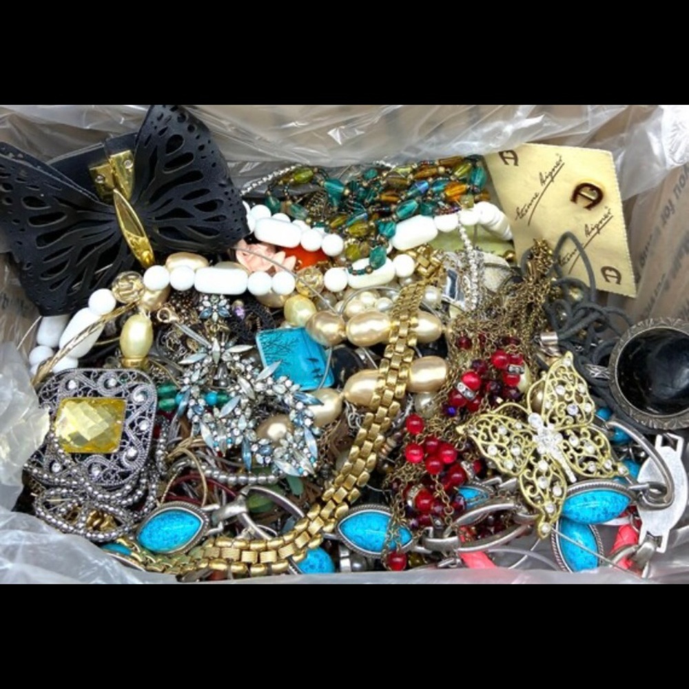 2 LBS Wearable Jewelry Lot Mystery Grab Bag Costume Vintage - Mod Pounds Bulk - Picture 5 of 9